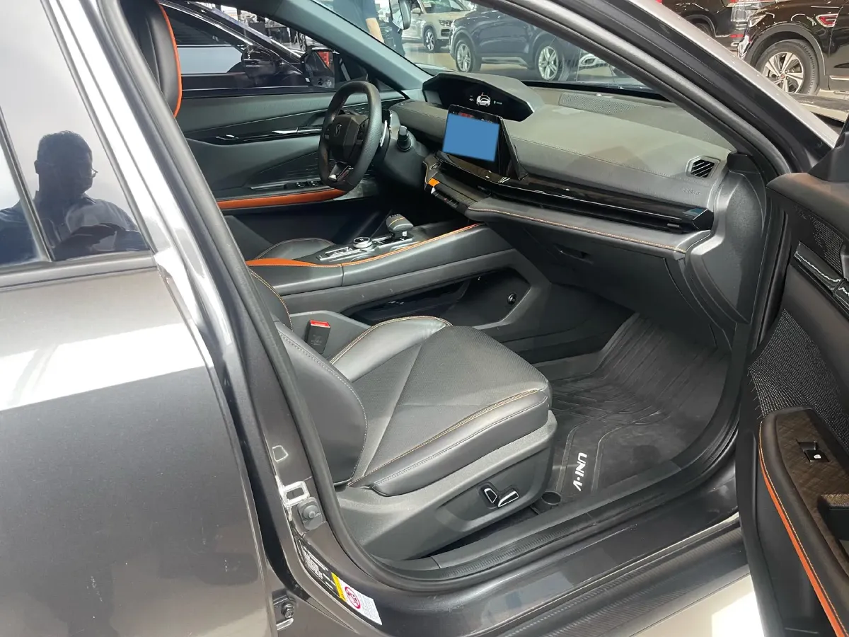 2022 ChangAn UNI-V 1.5T 188HP L4 7DCT,autocango,china used car exporter,china ev exporter,chinese used car exporter,chinese used ev exporter