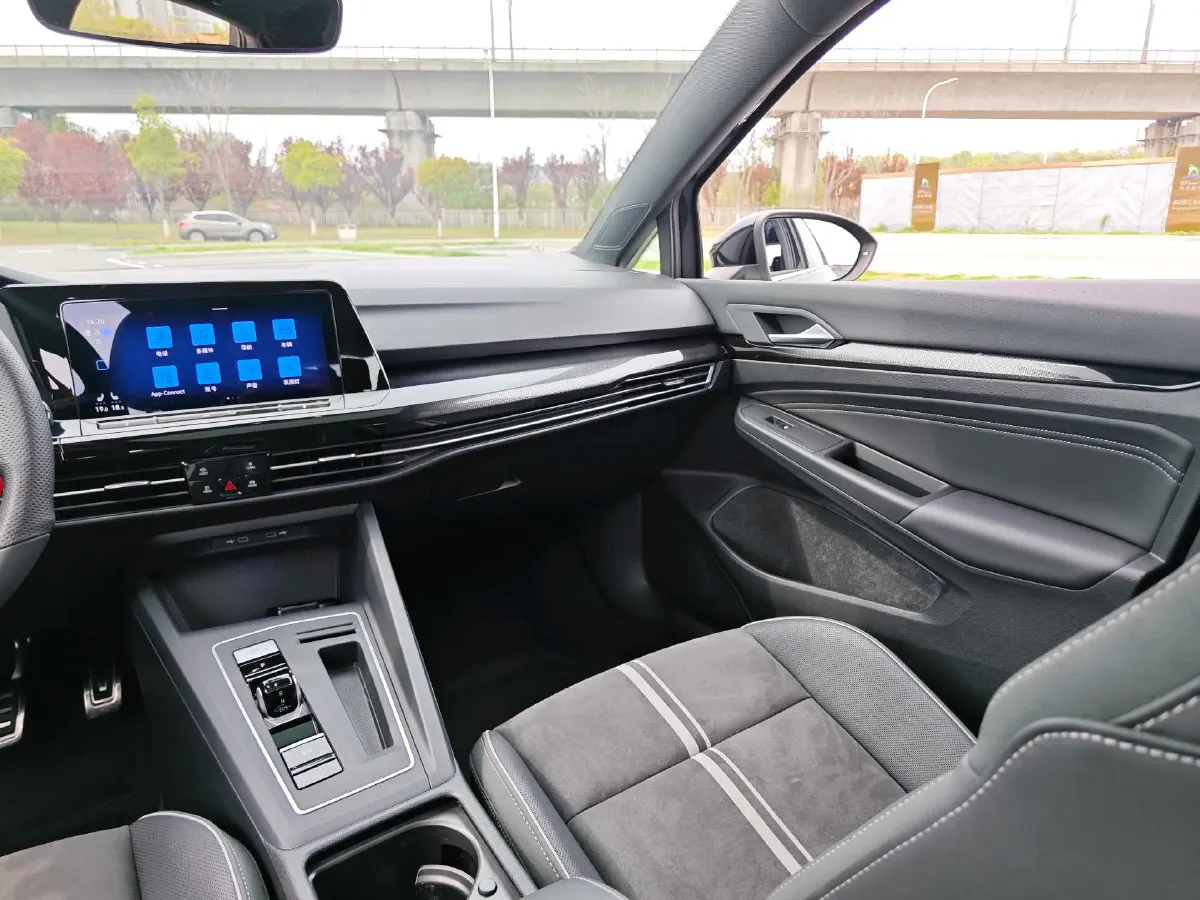 2023 Volkswagen Golf 1.4T 150HP L4 7DCT,autocango,china used car exporter,china ev exporter,chinese used car exporter,chinese used ev exporter