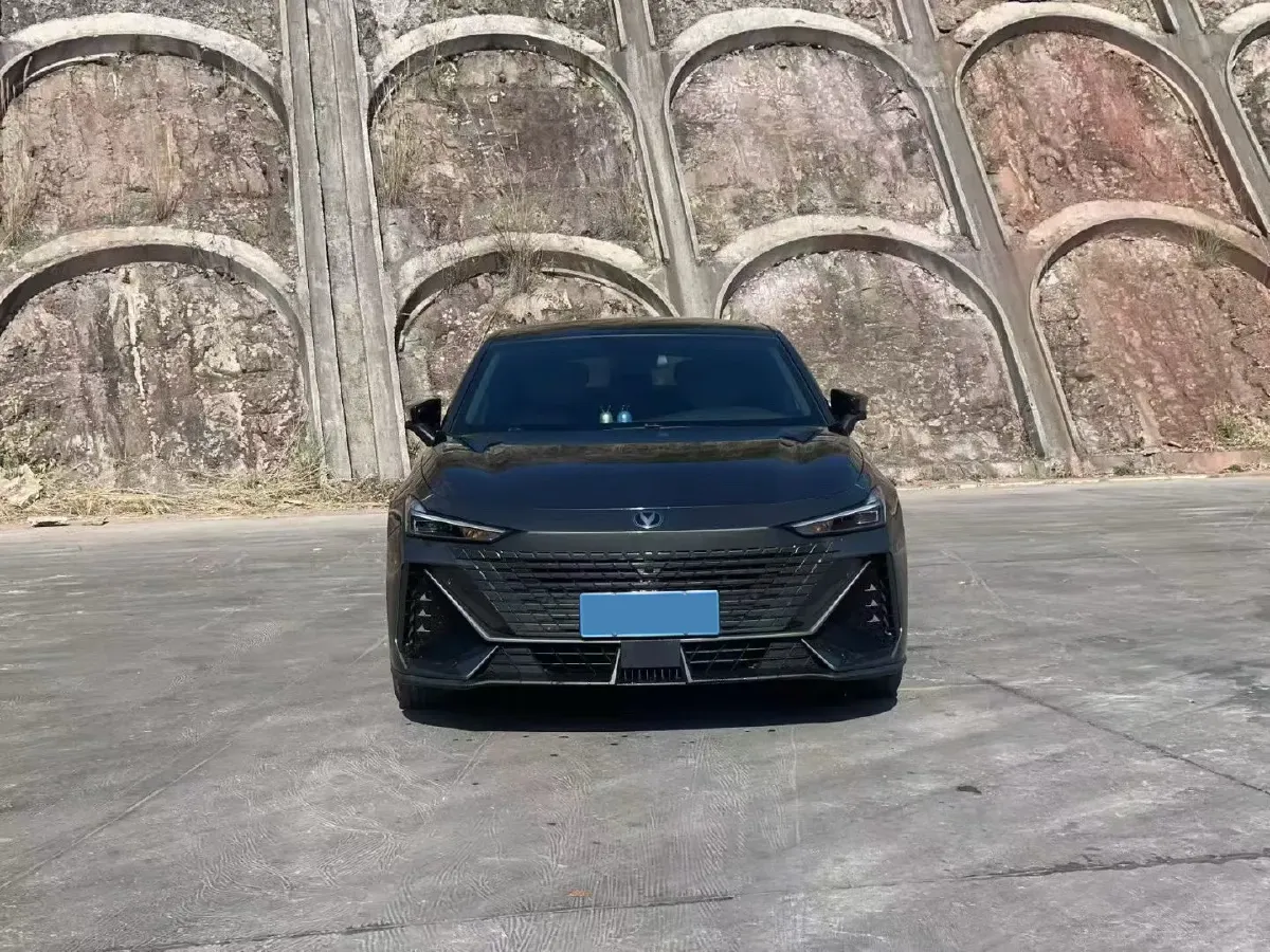 2023 ChangAn UNI-V 1.5T 188HP L4 7DCT,autocango,china used car exporter,china ev exporter,chinese used car exporter,chinese used ev exporter