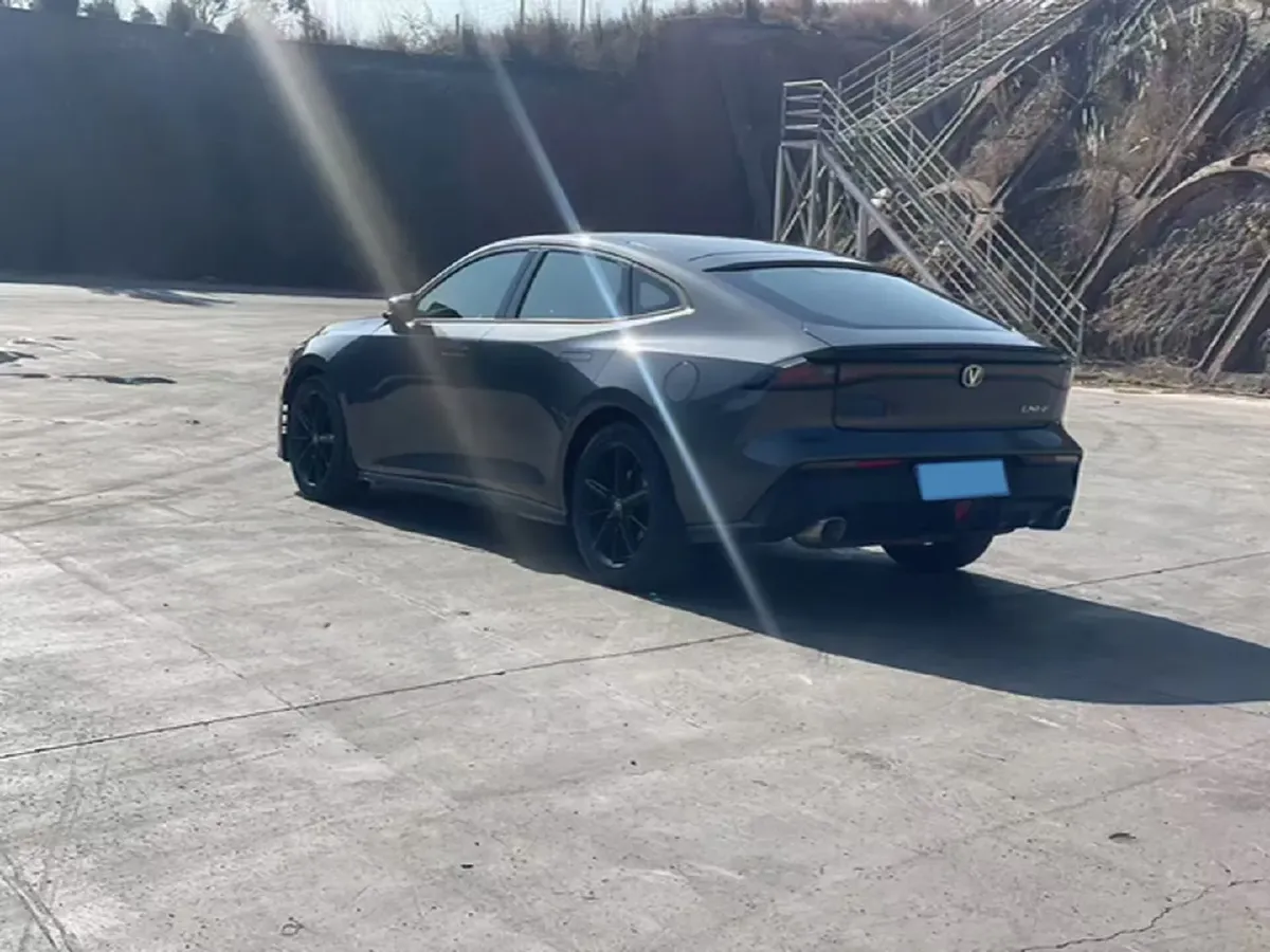 2023 ChangAn UNI-V 1.5T 188HP L4 7DCT,autocango,china used car exporter,china ev exporter,chinese used car exporter,chinese used ev exporter