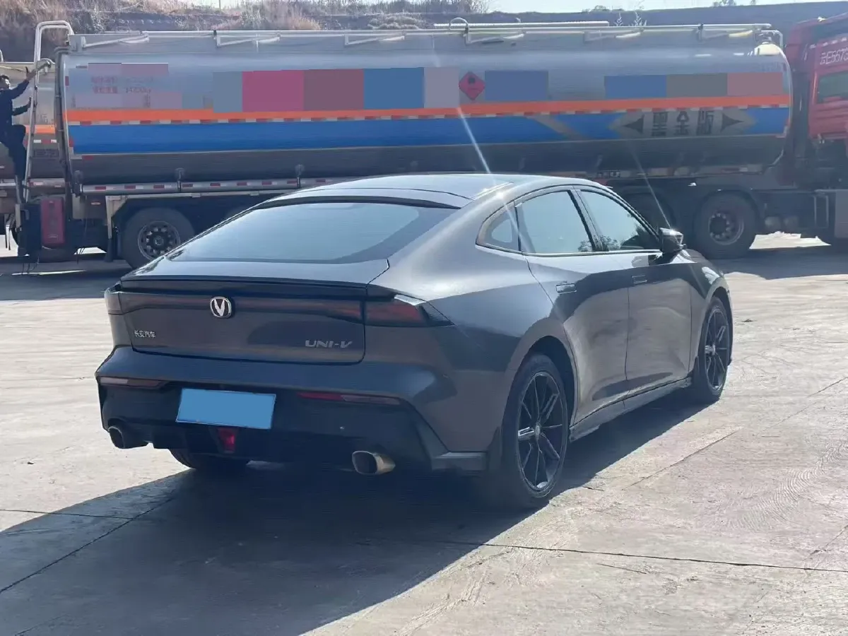 2023 ChangAn UNI-V 1.5T 188HP L4 7DCT,autocango,china used car exporter,china ev exporter,chinese used car exporter,chinese used ev exporter
