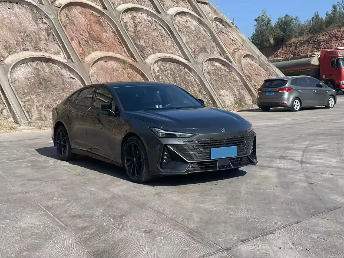 2023 ChangAn UNI-V 1.5T 188HP L4 7DCT,autocango,china used car exporter,china ev exporter,chinese used car exporter,chinese used ev exporter