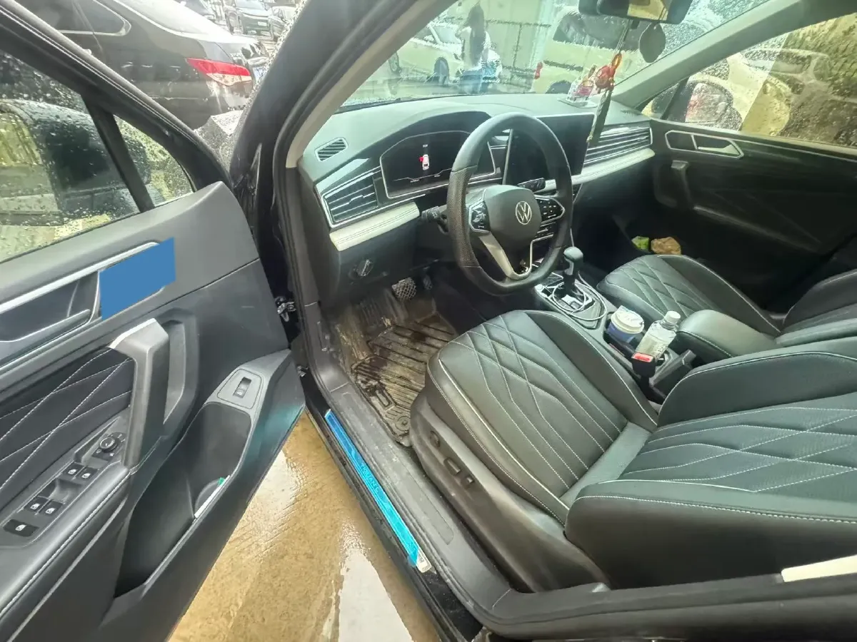 2023 Volkswagen Tiguan L 2.0T 186HP L4 7DCT,autocango,china used car exporter,china ev exporter,chinese used car exporter,chinese used ev exporter