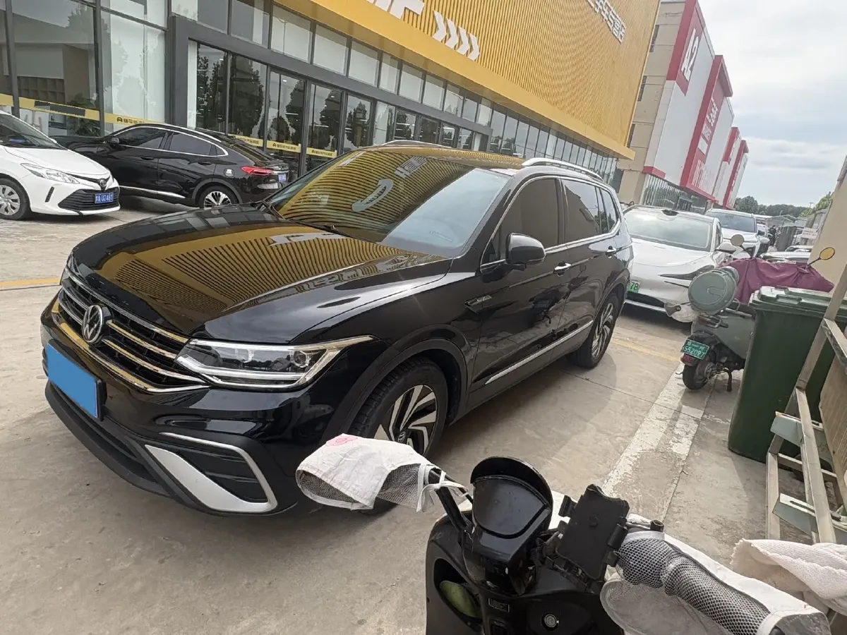 2023 Volkswagen Tiguan L 2.0T 186HP L4 7DCT,autocango,china used car exporter,china ev exporter,chinese used car exporter,chinese used ev exporter