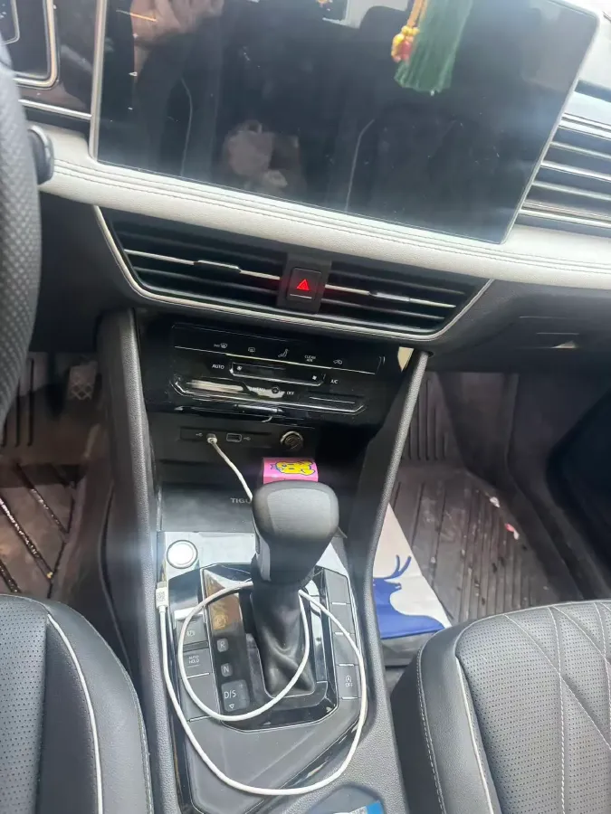 2023 Volkswagen Tiguan L 2.0T 186HP L4 7DCT,autocango,china used car exporter,china ev exporter,chinese used car exporter,chinese used ev exporter