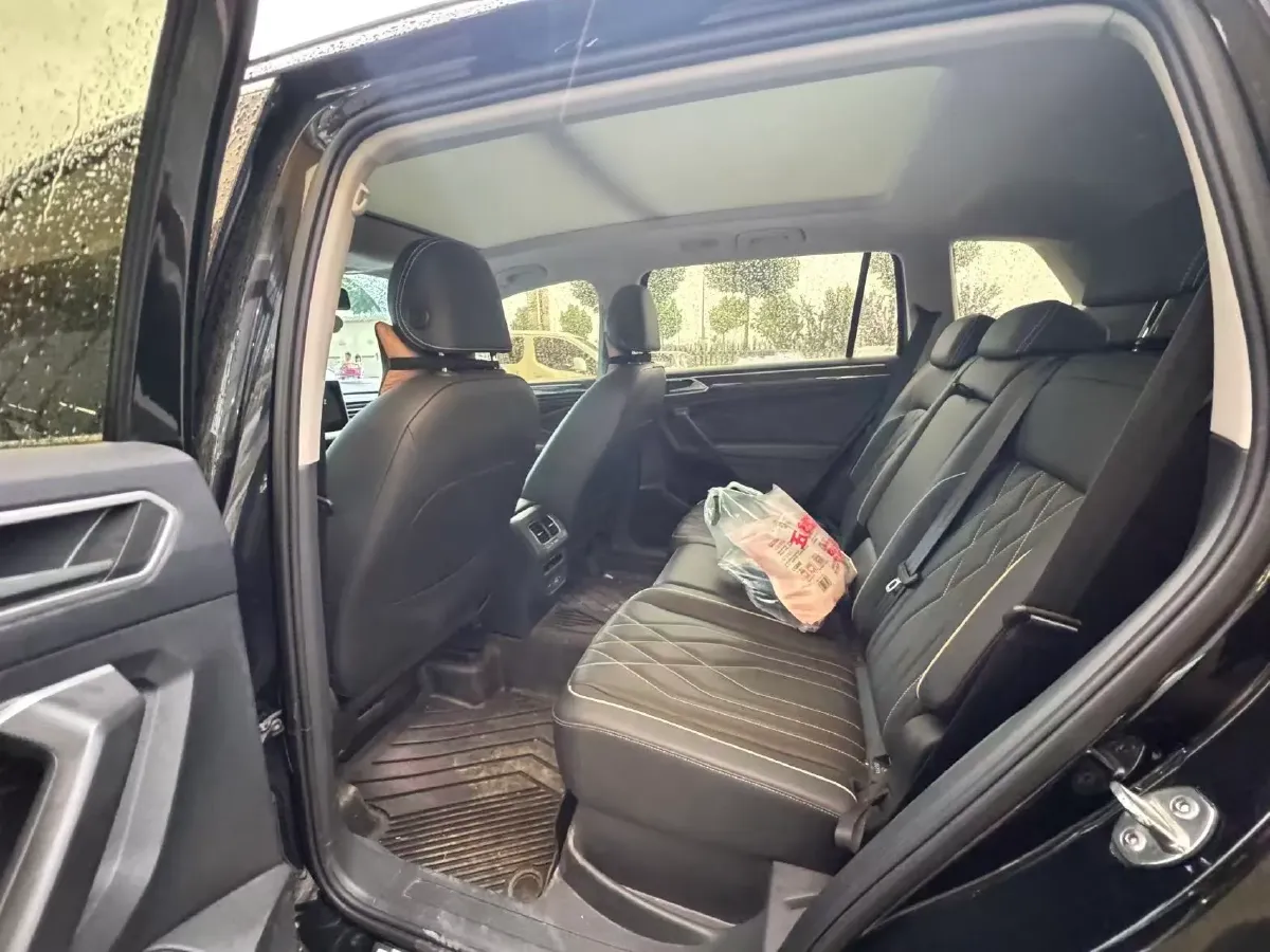 2023 Volkswagen Tiguan L 2.0T 186HP L4 7DCT,autocango,china used car exporter,china ev exporter,chinese used car exporter,chinese used ev exporter