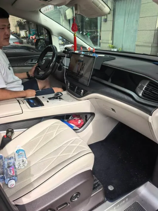 2024 Denza D9 1.5T 139HP L4 E-CVT PHEV 40KWH,autocango,china used car exporter,china ev exporter,chinese used car exporter,chinese used ev exporter