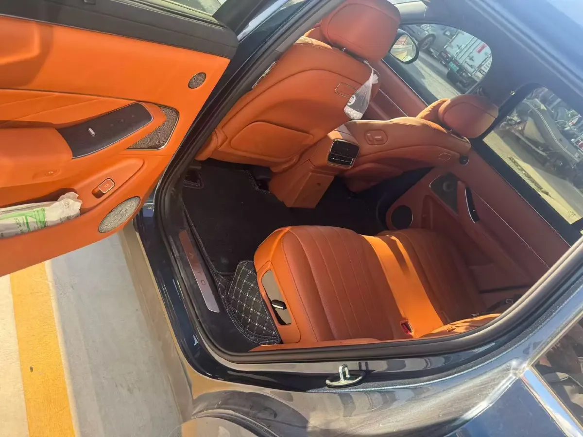 2025 AITO AITO M8 REEV 160HP REEV 53.4KWH,autocango,china used car exporter,china ev exporter,chinese used car exporter,chinese used ev exporter