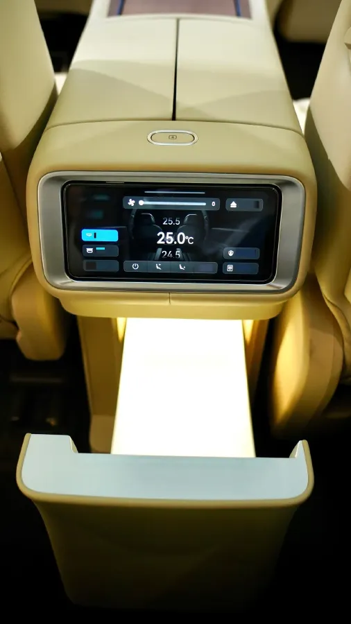 2025 AITO AITO M9 REEV 160HP REEV 52KWH,autocango,china used car exporter,china ev exporter,chinese used car exporter,chinese used ev exporter