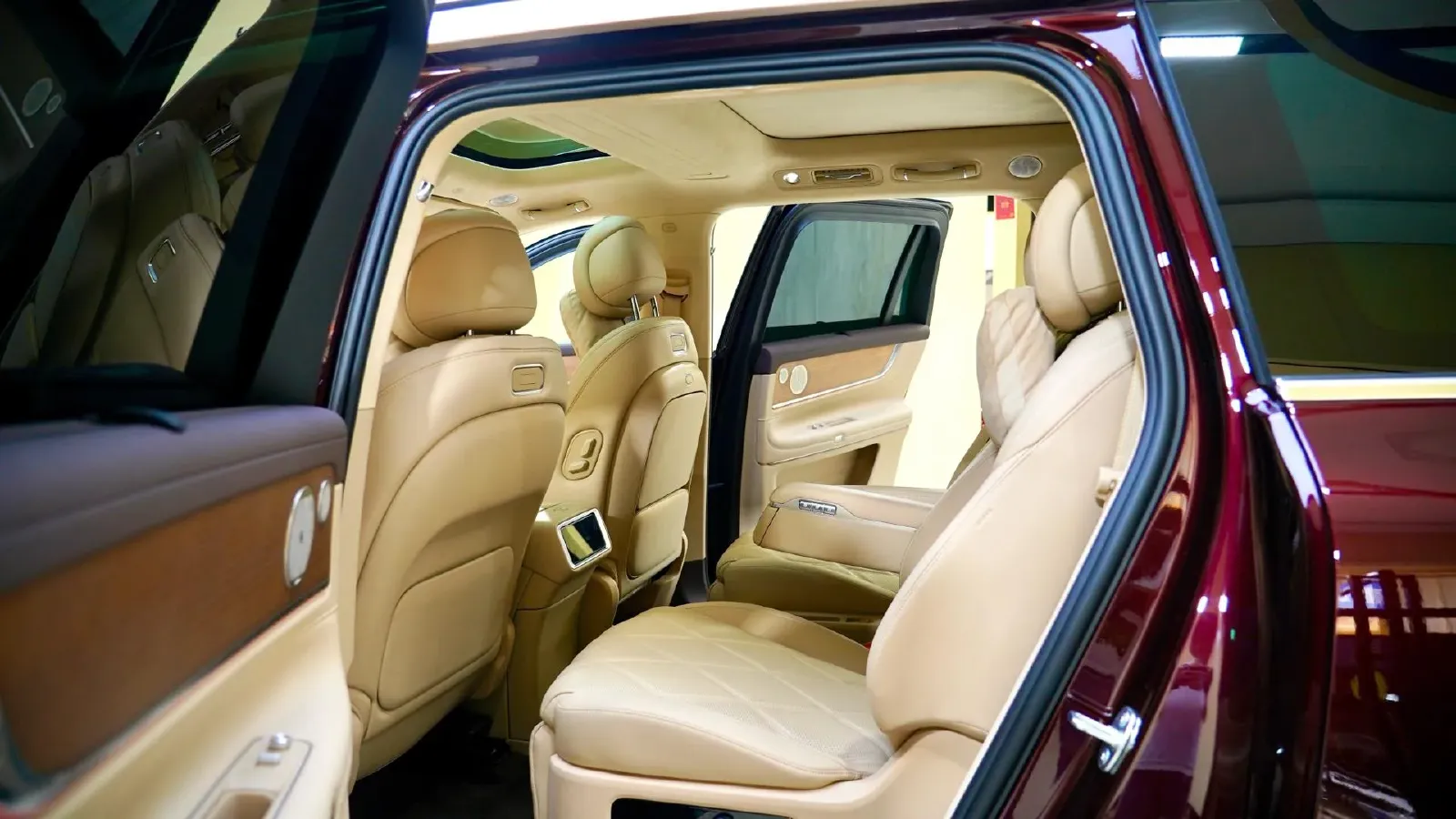 2025 AITO AITO M9 REEV 160HP REEV 52KWH,autocango,china used car exporter,china ev exporter,chinese used car exporter,chinese used ev exporter