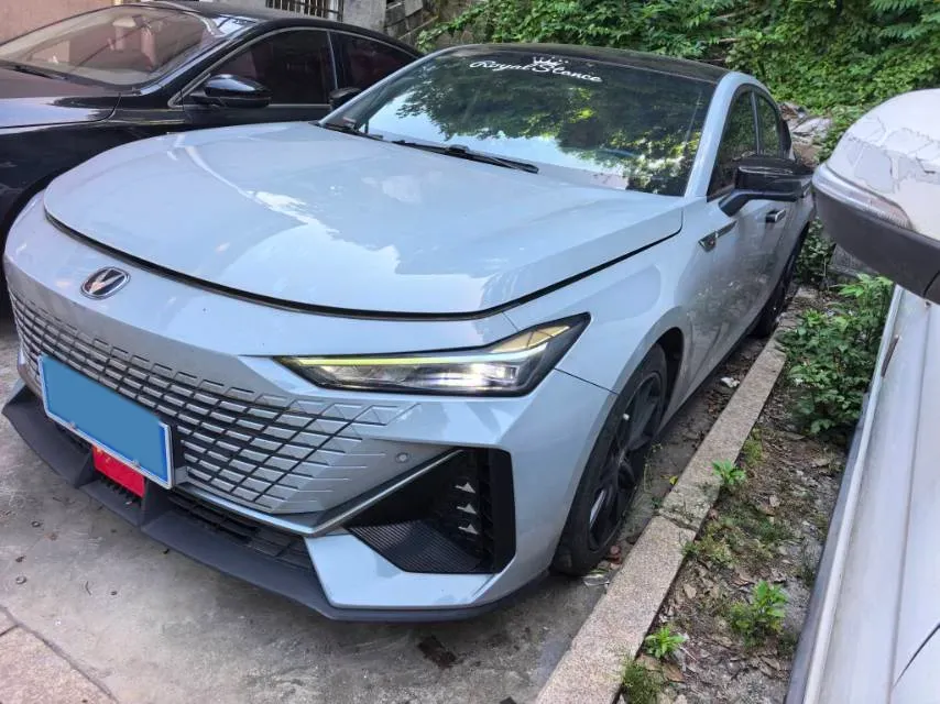 2022 ChangAn UNI-V 1.5T 188HP L4 7DCT,autocango,china used car exporter,china ev exporter,chinese used car exporter,chinese used ev exporter