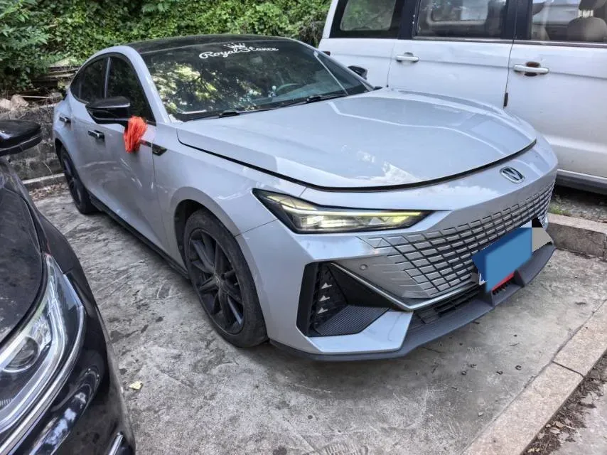 2022 ChangAn UNI-V 1.5T 188HP L4 7DCT,autocango,china used car exporter,china ev exporter,chinese used car exporter,chinese used ev exporter
