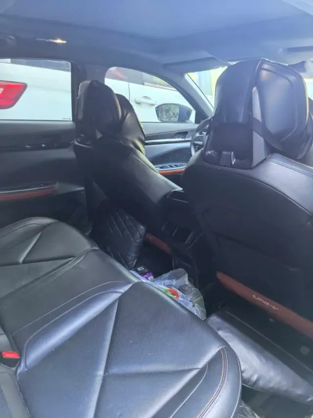 2022 ChangAn UNI-V 1.5T 188HP L4 7DCT,autocango,china used car exporter,china ev exporter,chinese used car exporter,chinese used ev exporter