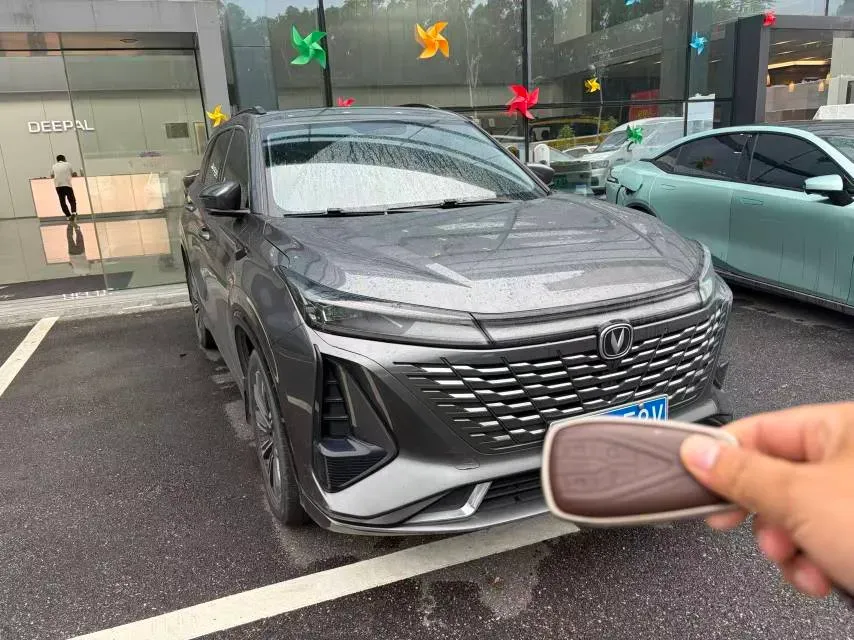 2023 ChangAn CS75 Plus 1.5T 188HP L4 8AT,autocango,china used car exporter,china ev exporter,chinese used car exporter,chinese used ev exporter