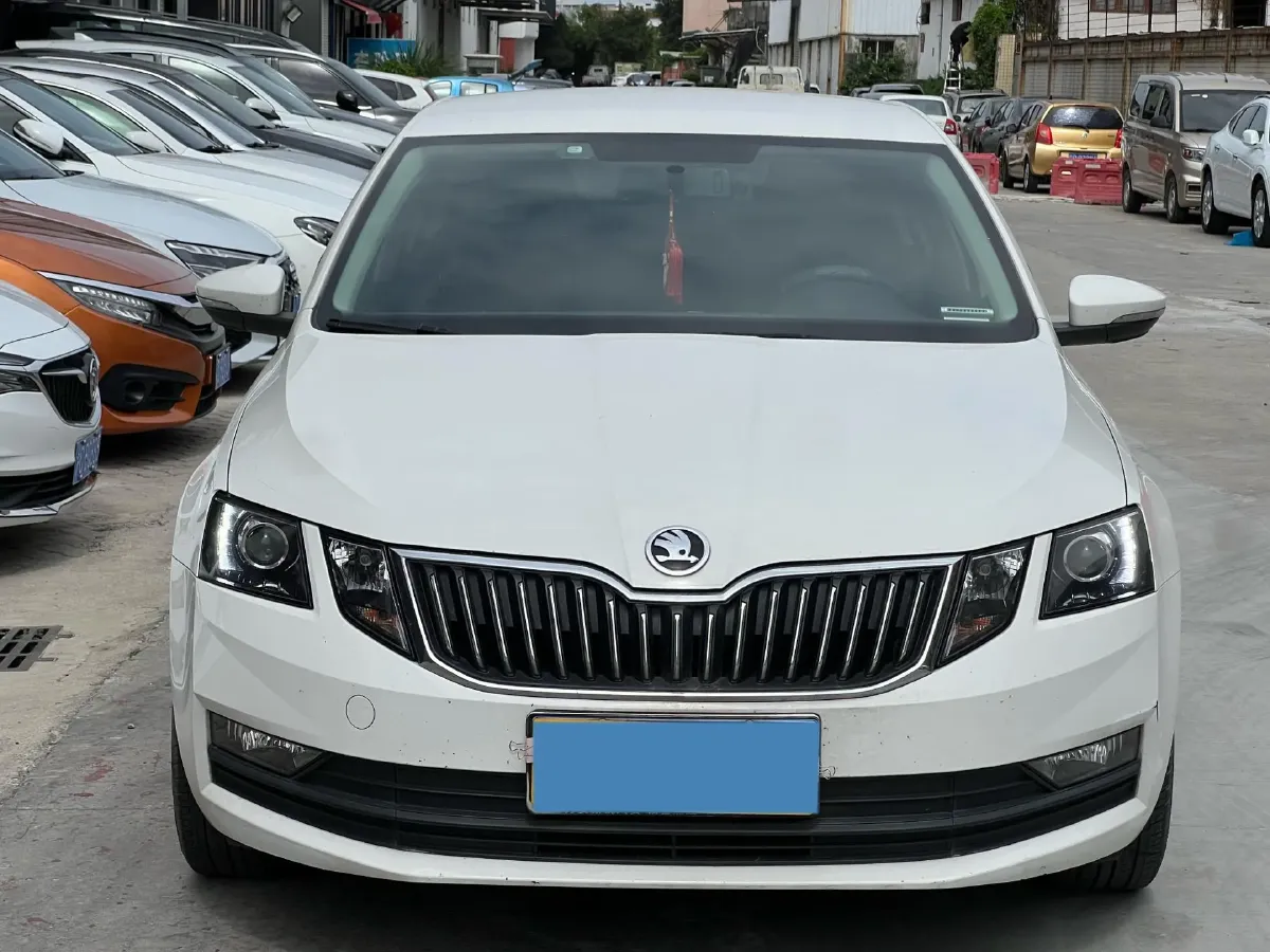 2019 Skoda Octavia 1.2T 116HP L4 7DCT,autocango,china used car exporter,china ev exporter,chinese used car exporter,chinese used ev exporter