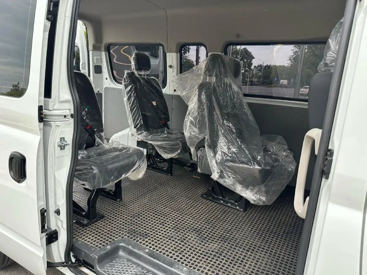 2025 MAXUS XinTu V80 2.0T 147HP L4 6MT,autocango,china used car exporter,china ev exporter,chinese used car exporter,chinese used ev exporter
