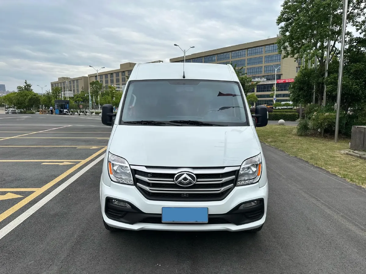 2025 MAXUS XinTu V80 2.0T 147HP L4 6MT,autocango,china used car exporter,china ev exporter,chinese used car exporter,chinese used ev exporter