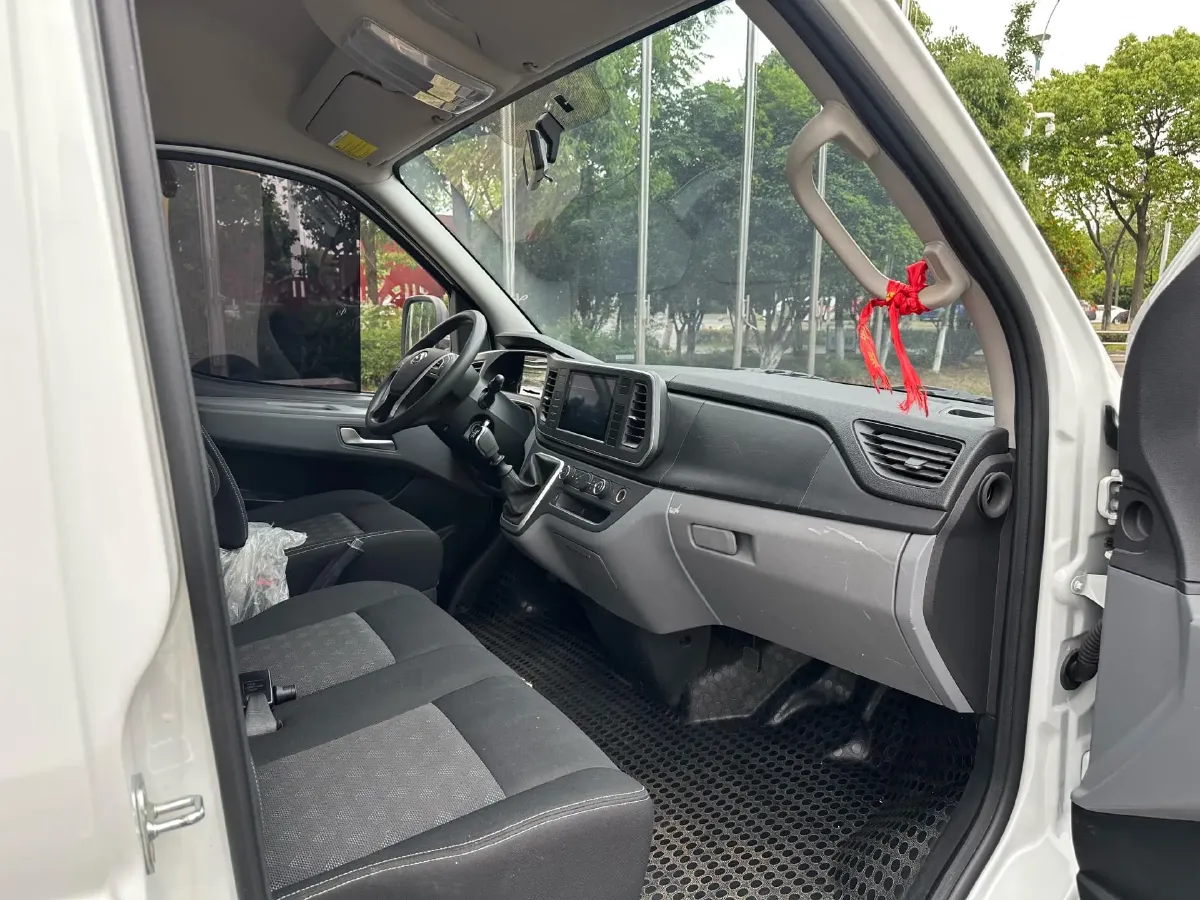 2025 MAXUS XinTu V80 2.0T 147HP L4 6MT,autocango,china used car exporter,china ev exporter,chinese used car exporter,chinese used ev exporter