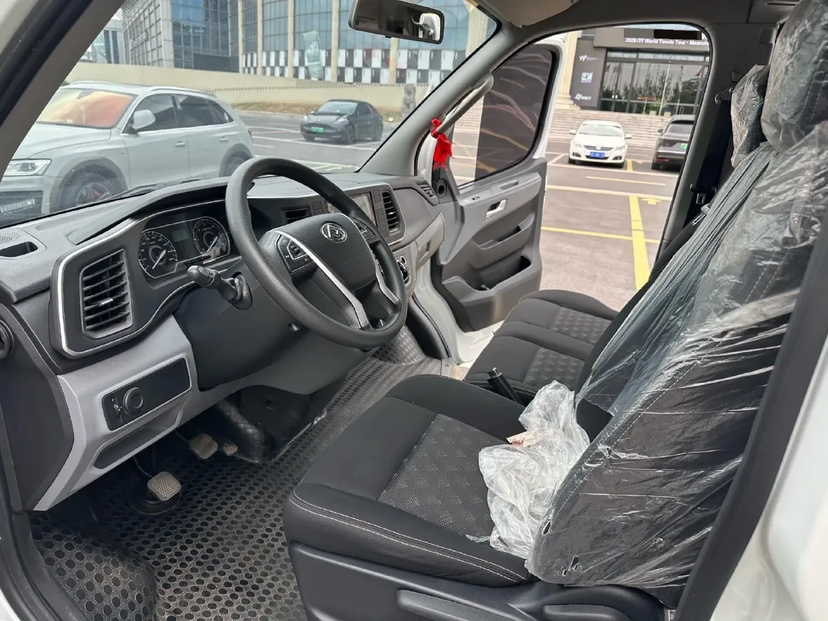 2025 MAXUS XinTu V80 2.0T 147HP L4 6MT,autocango,china used car exporter,china ev exporter,chinese used car exporter,chinese used ev exporter