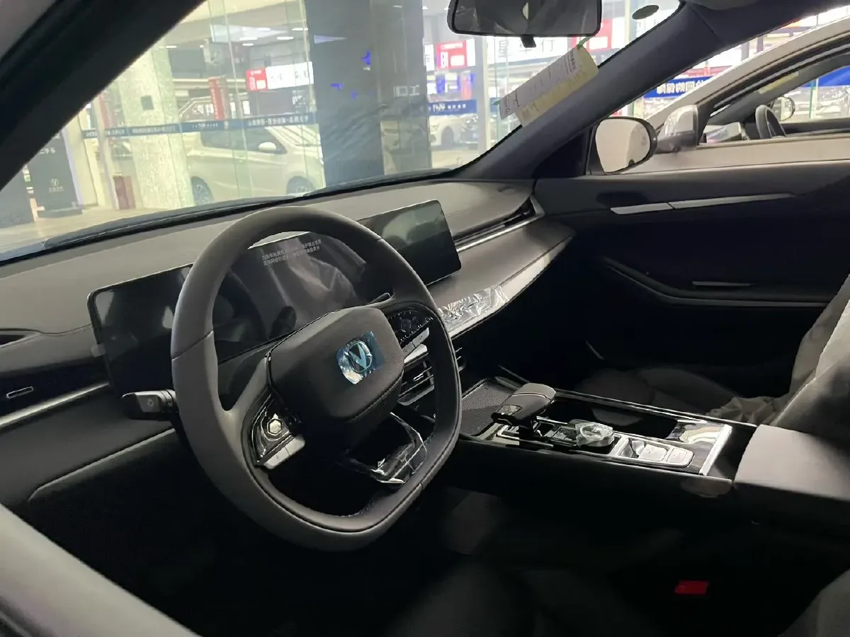 2023 ChangAn Raeton Plus 1.5T 188HP L4 7DCT,autocango,china used car exporter,china ev exporter,chinese used car exporter,chinese used ev exporter