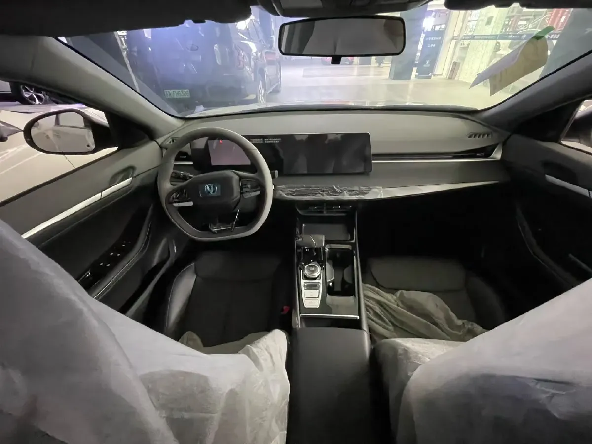 2023 ChangAn Raeton Plus 1.5T 188HP L4 7DCT,autocango,china used car exporter,china ev exporter,chinese used car exporter,chinese used ev exporter
