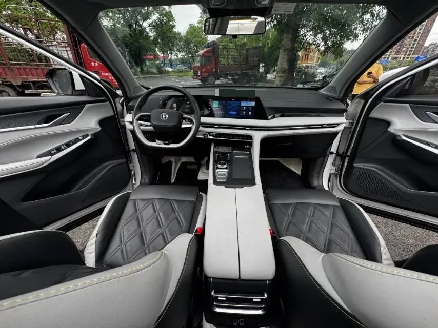2023 ChangAn CS75 1.5T 188HP L4 7DCT,autocango,china used car exporter,china ev exporter,chinese used car exporter,chinese used ev exporter