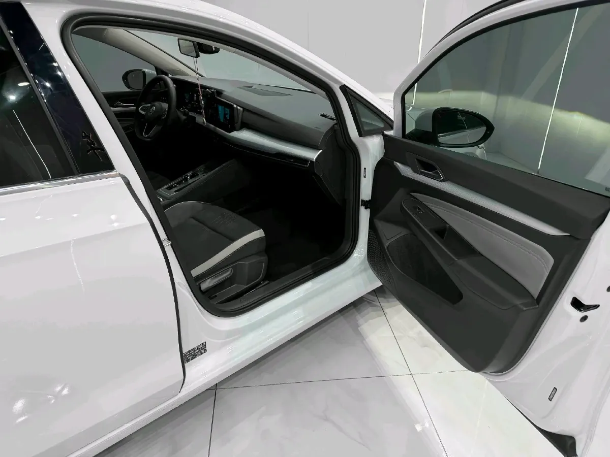 2023 Volkswagen Golf 1.4T 150HP L4 7DCT,autocango,china used car exporter,china ev exporter,chinese used car exporter,chinese used ev exporter