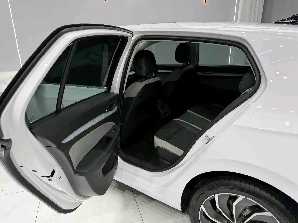2023 Volkswagen Golf 1.4T 150HP L4 7DCT,autocango,china used car exporter,china ev exporter,chinese used car exporter,chinese used ev exporter
