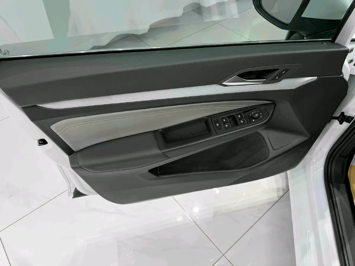 2023 Volkswagen Golf 1.4T 150HP L4 7DCT,autocango,china used car exporter,china ev exporter,chinese used car exporter,chinese used ev exporter