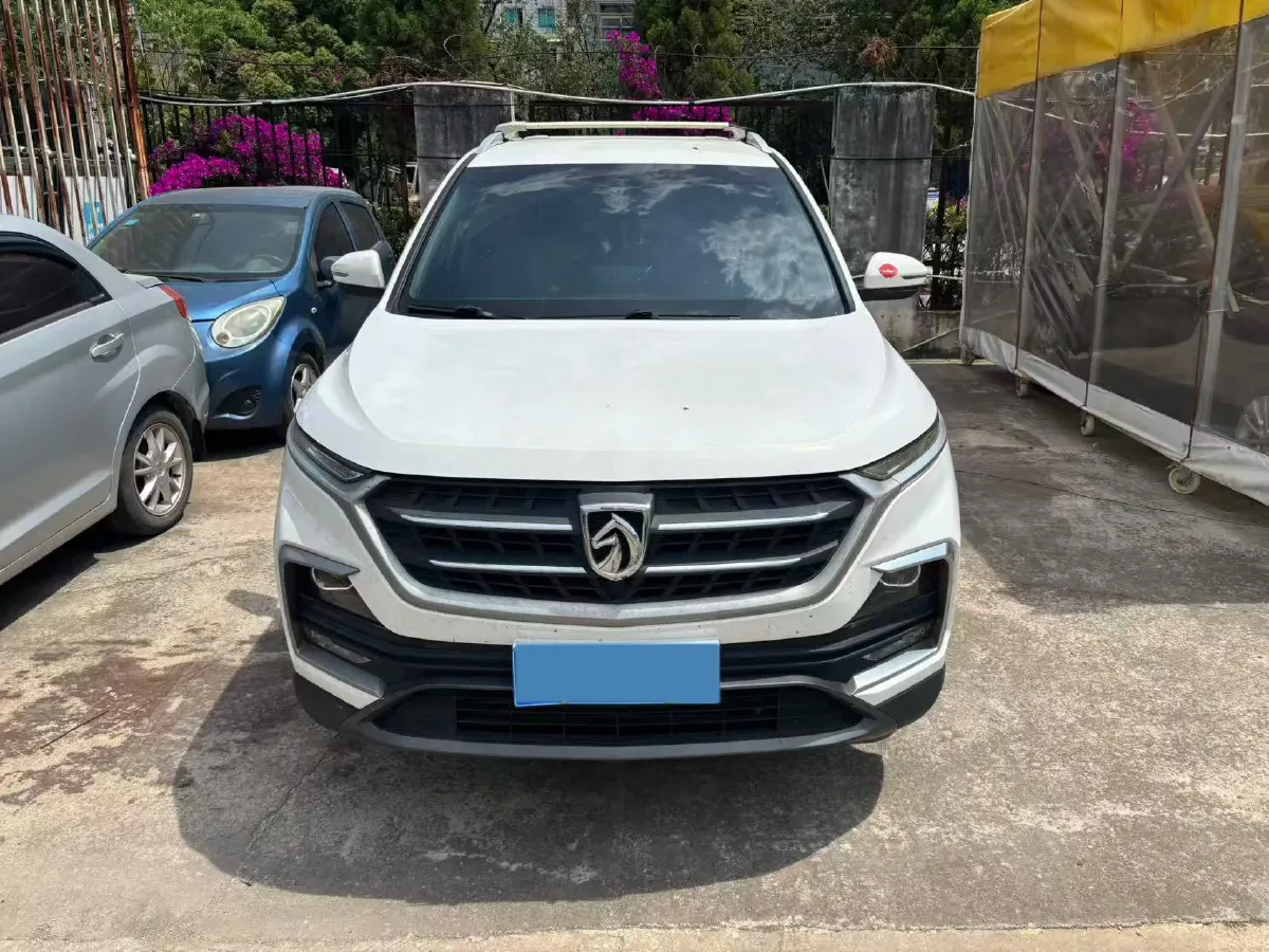 2018 BaoJun 530 1.5T 150HP L4 6MT,autocango,china used car exporter,china ev exporter,chinese used car exporter,chinese used ev exporter