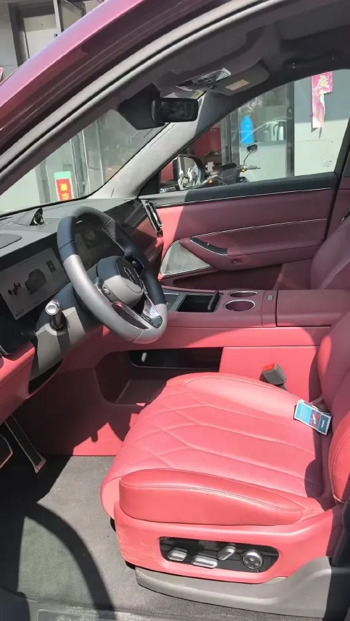 2025 AITO AITO M8 REEV 160HP REEV 53.4KWH,autocango,china used car exporter,china ev exporter,chinese used car exporter,chinese used ev exporter