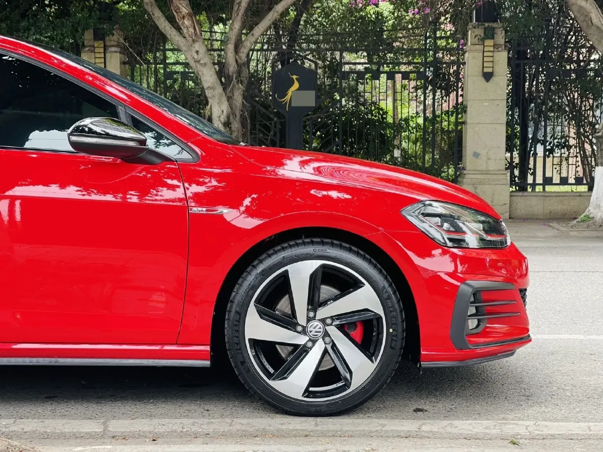 2018 Volkswagen GolfGTI 2.0T 220HP L4 7DCT,autocango,china used car exporter,china ev exporter,chinese used car exporter,chinese used ev exporter