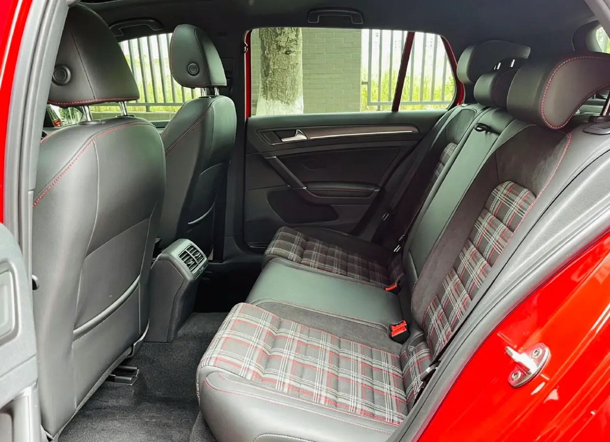 2018 Volkswagen GolfGTI 2.0T 220HP L4 7DCT,autocango,china used car exporter,china ev exporter,chinese used car exporter,chinese used ev exporter