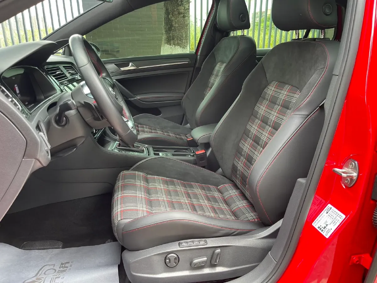 2018 Volkswagen GolfGTI 2.0T 220HP L4 7DCT,autocango,china used car exporter,china ev exporter,chinese used car exporter,chinese used ev exporter