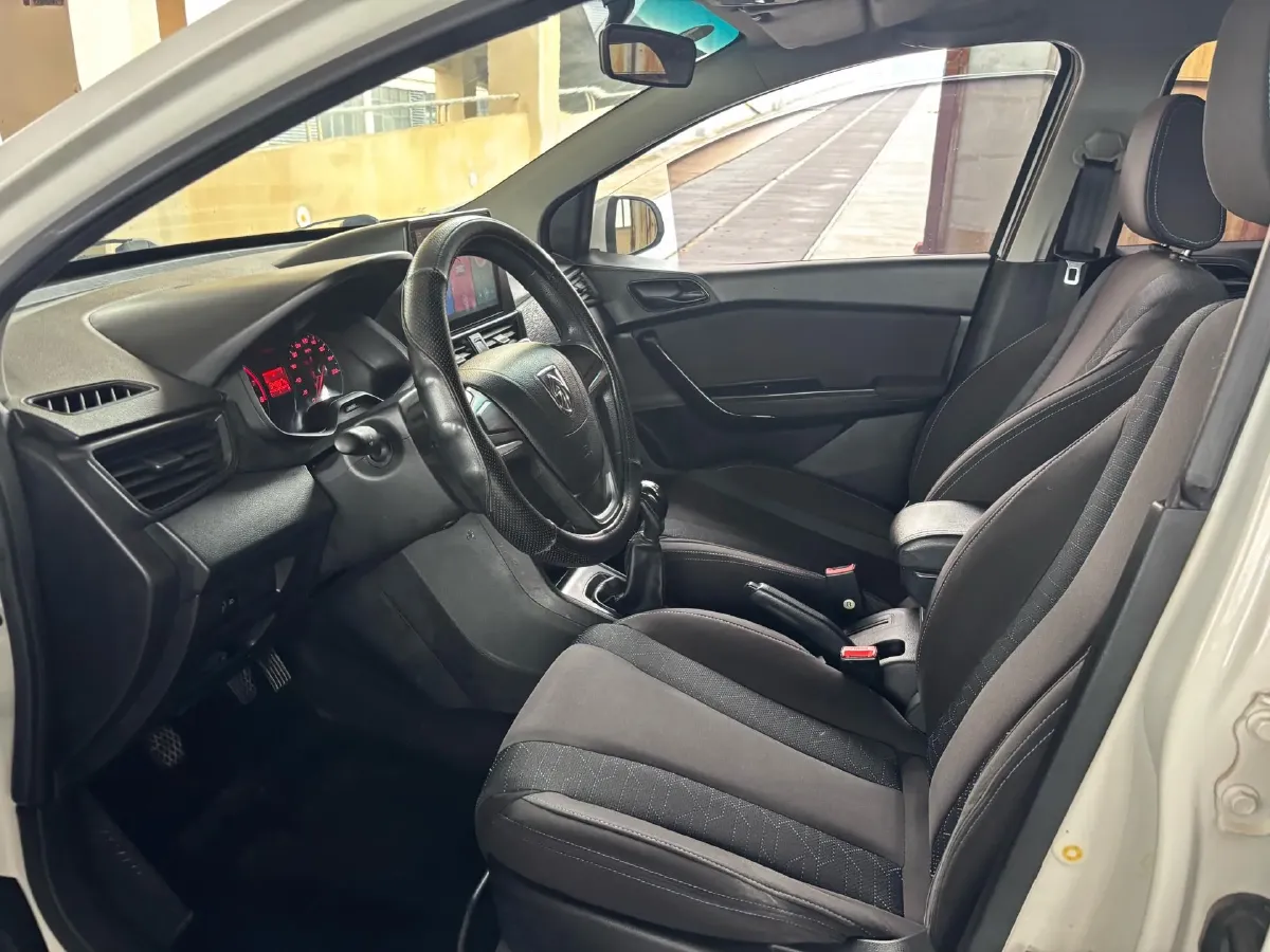 2016 BaoJun 310 1.2L 82HP L4 5MT,autocango,china used car exporter,china ev exporter,chinese used car exporter,chinese used ev exporter