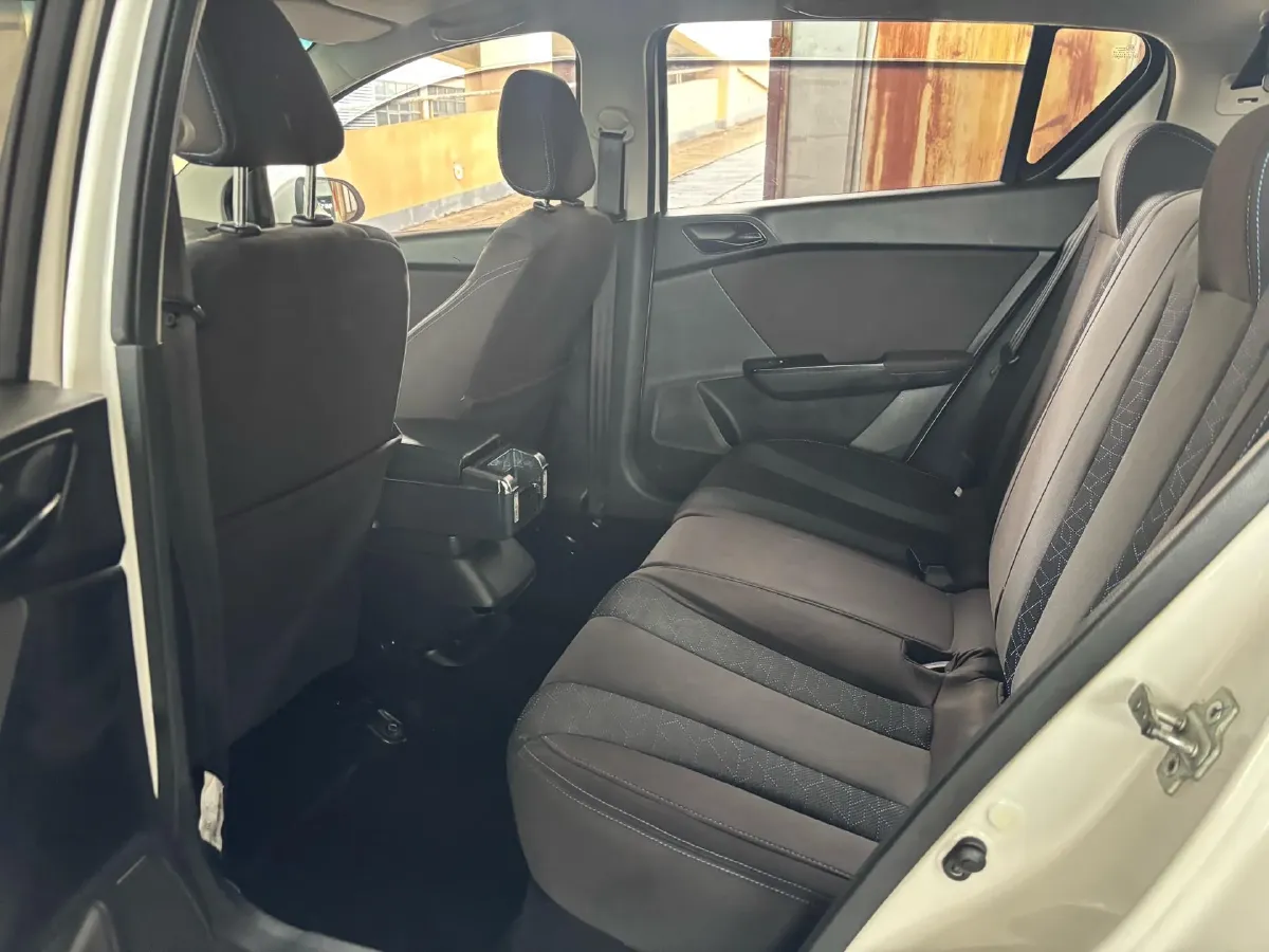 2016 BaoJun 310 1.2L 82HP L4 5MT,autocango,china used car exporter,china ev exporter,chinese used car exporter,chinese used ev exporter