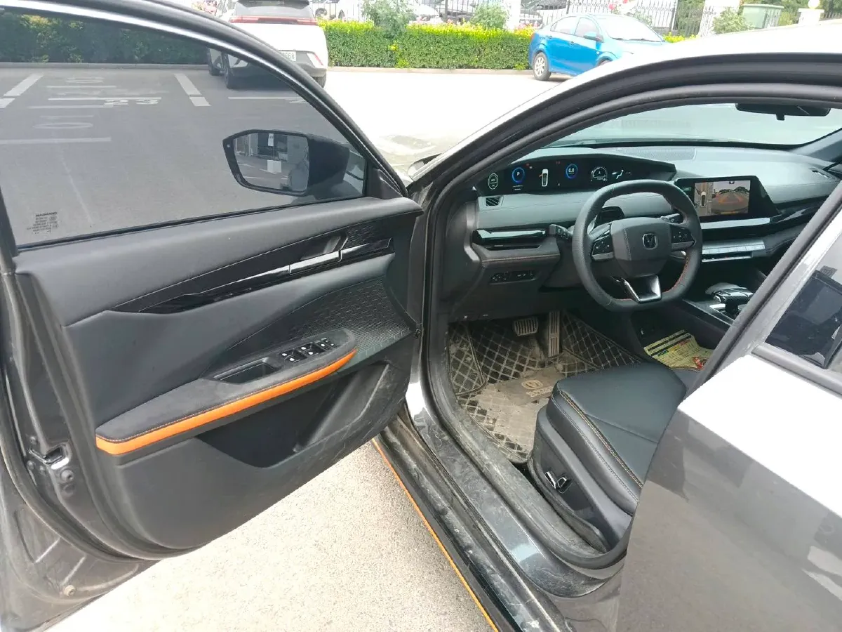 2022 ChangAn UNI-V 1.5T 188HP L4 7DCT,autocango,china used car exporter,china ev exporter,chinese used car exporter,chinese used ev exporter