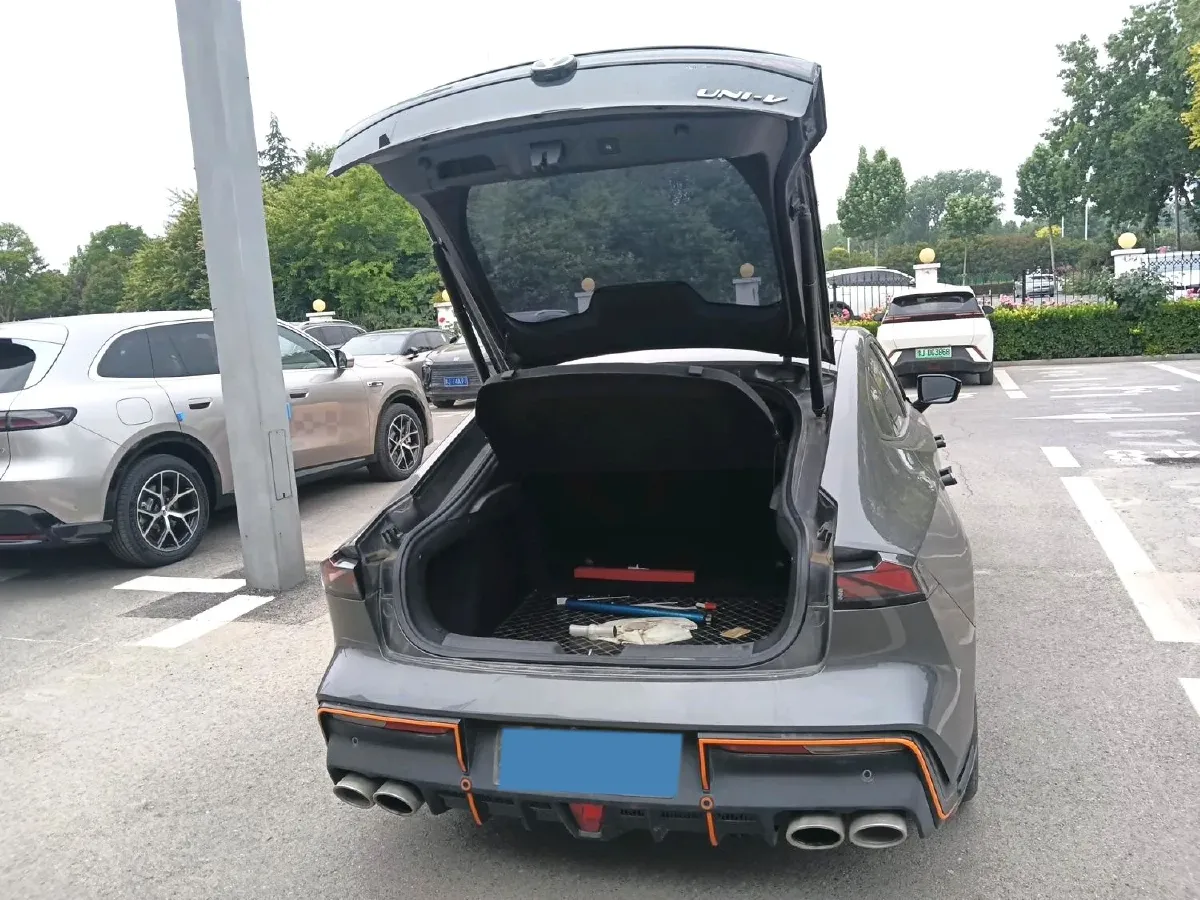 2022 ChangAn UNI-V 1.5T 188HP L4 7DCT,autocango,china used car exporter,china ev exporter,chinese used car exporter,chinese used ev exporter
