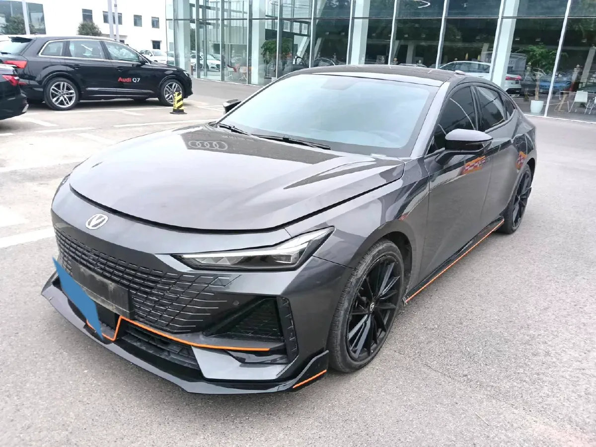2022 ChangAn UNI-V 1.5T 188HP L4 7DCT,autocango,china used car exporter,china ev exporter,chinese used car exporter,chinese used ev exporter