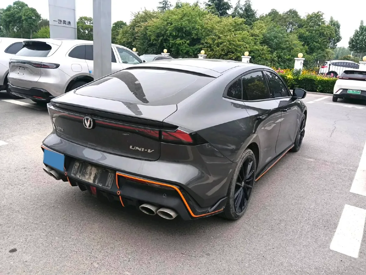 2022 ChangAn UNI-V 1.5T 188HP L4 7DCT,autocango,china used car exporter,china ev exporter,chinese used car exporter,chinese used ev exporter