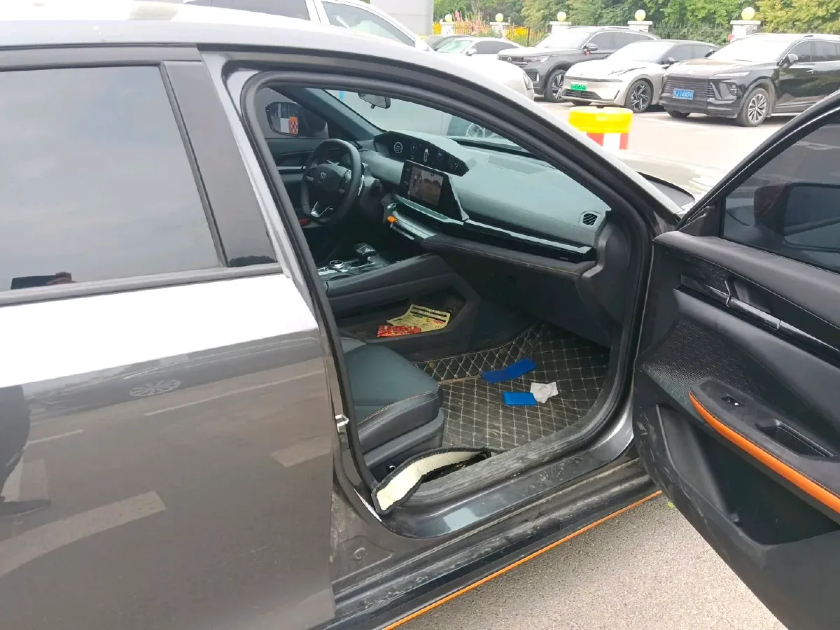 2022 ChangAn UNI-V 1.5T 188HP L4 7DCT,autocango,china used car exporter,china ev exporter,chinese used car exporter,chinese used ev exporter