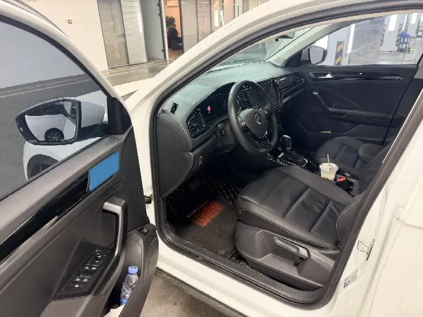 2021 Volkswagen T-Roc 1.4T 150HP L4 7DCT,autocango,china used car exporter,china ev exporter,chinese used car exporter,chinese used ev exporter