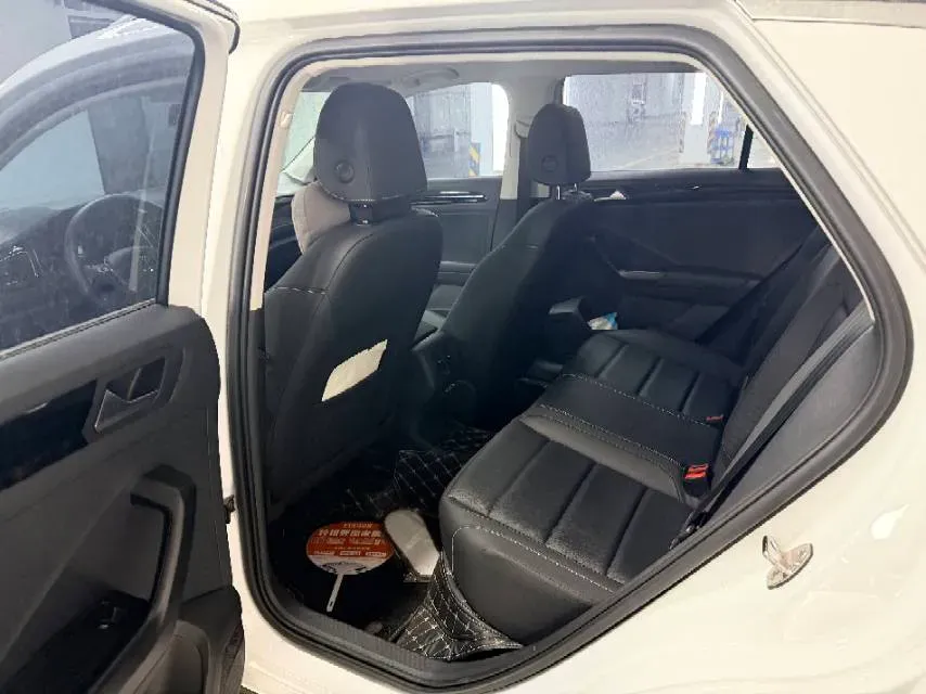 2021 Volkswagen T-Roc 1.4T 150HP L4 7DCT,autocango,china used car exporter,china ev exporter,chinese used car exporter,chinese used ev exporter