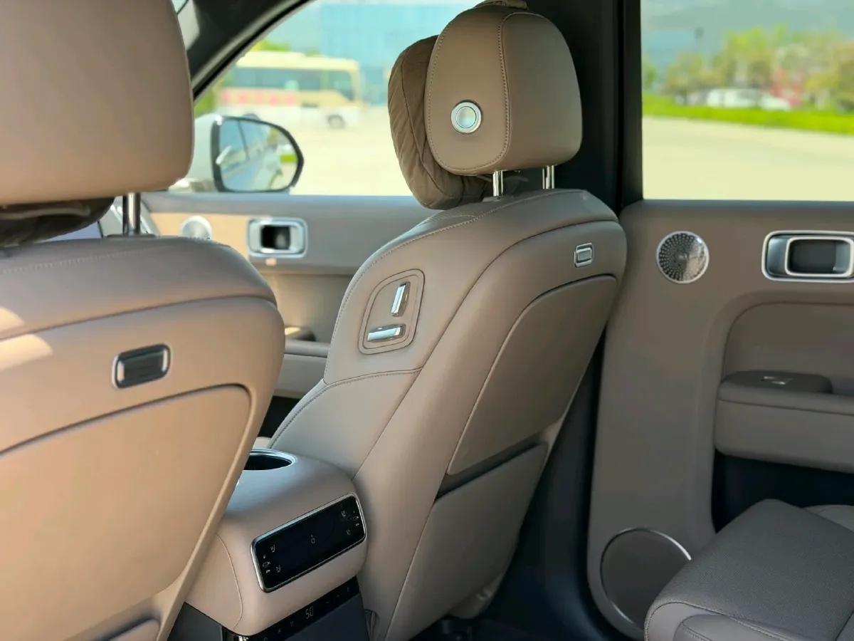 2025 Li L9 Range Extended 154HP REEV,autocango,china used car exporter,china ev exporter,chinese used car exporter,chinese used ev exporter