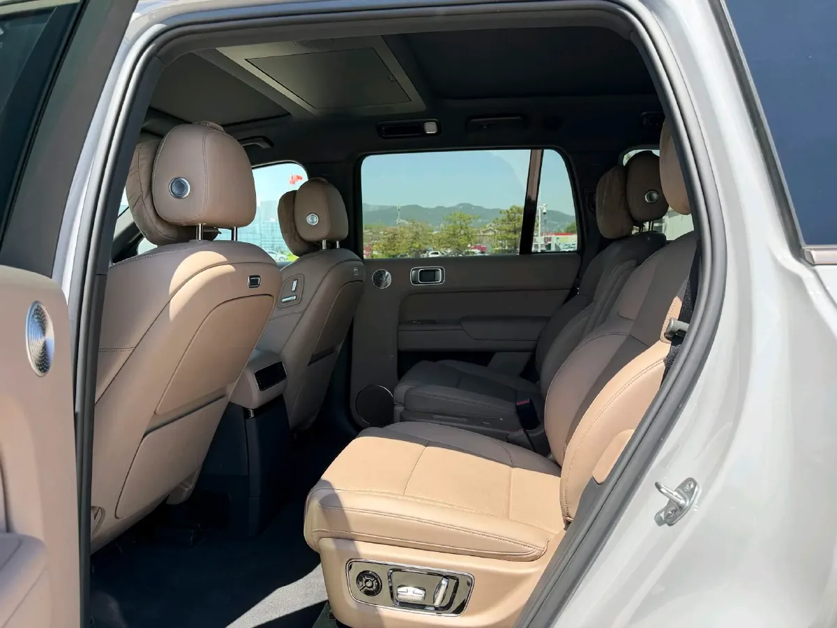 2025 Li L9 Range Extended 154HP REEV,autocango,china used car exporter,china ev exporter,chinese used car exporter,chinese used ev exporter