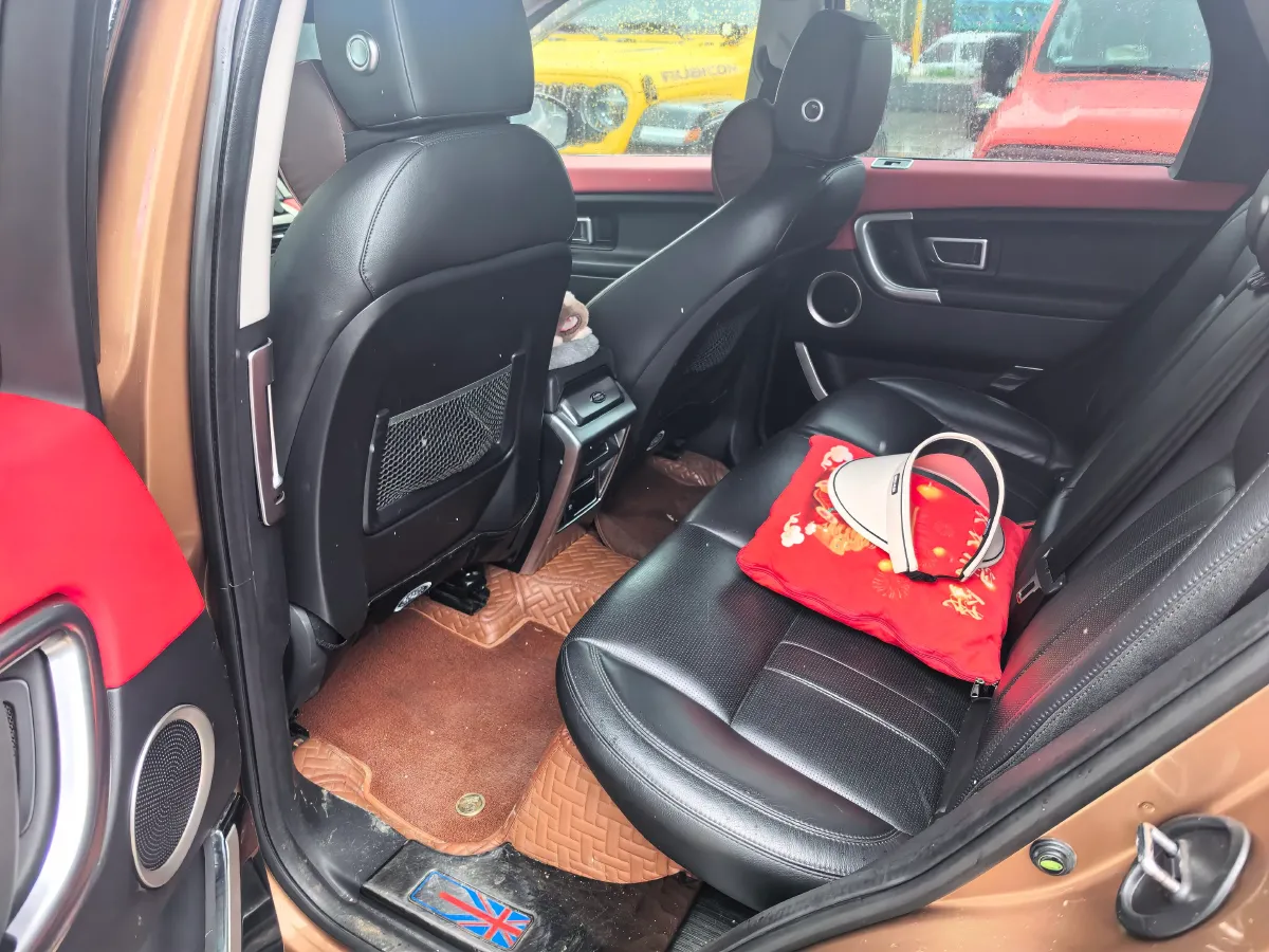2017 Land Rover Discovery Sport 2.0T 241HP L4 9AT,autocango,china used car exporter,china ev exporter,chinese used car exporter,chinese used ev exporter