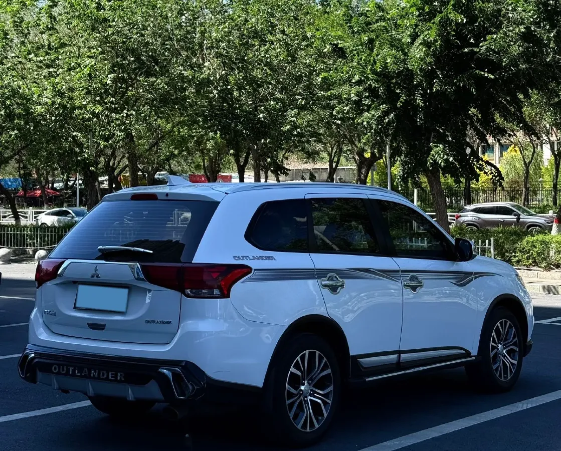 2018 Mitsubishi Outlander 2.0L 166HP L4 CVT,autocango,china used car exporter,china ev exporter,chinese used car exporter,chinese used ev exporter