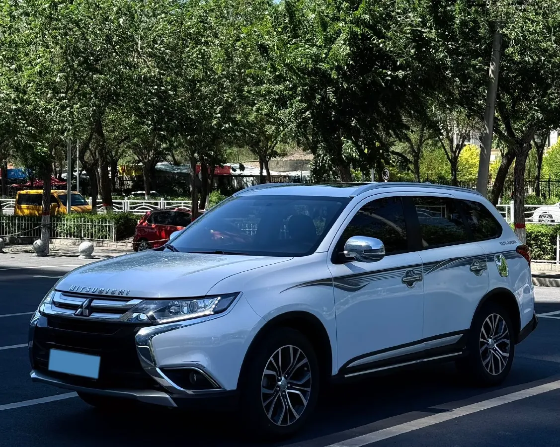 2018 Mitsubishi Outlander 2.0L 166HP L4 CVT,autocango,china used car exporter,china ev exporter,chinese used car exporter,chinese used ev exporter