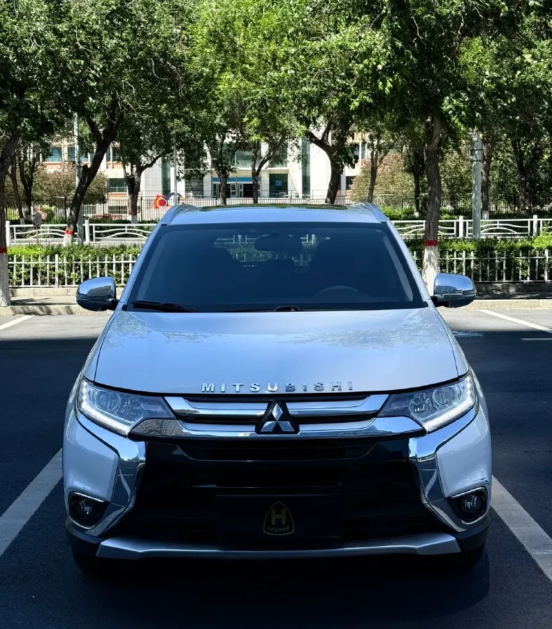 2018 Mitsubishi Outlander 2.0L 166HP L4 CVT,autocango,china used car exporter,china ev exporter,chinese used car exporter,chinese used ev exporter