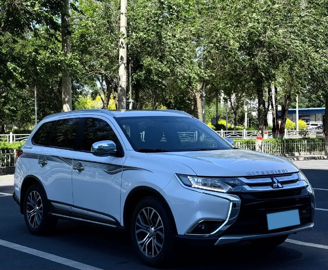 2018 Mitsubishi Outlander 2.0L 166HP L4 CVT,autocango,china used car exporter,china ev exporter,chinese used car exporter,chinese used ev exporter